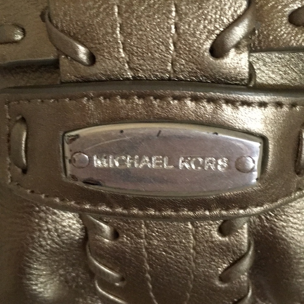 Michael Kors gold metallic hand bag with zip top - Picture 4 of 8